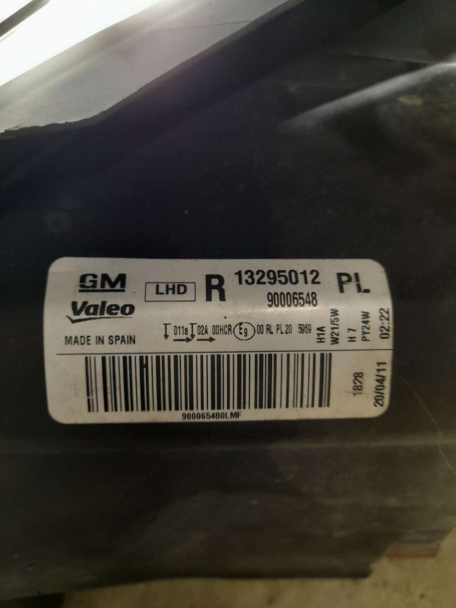 Frontlykt høyre halogen til Opel Corsa D 2006-2014  (|13295012|90006548)