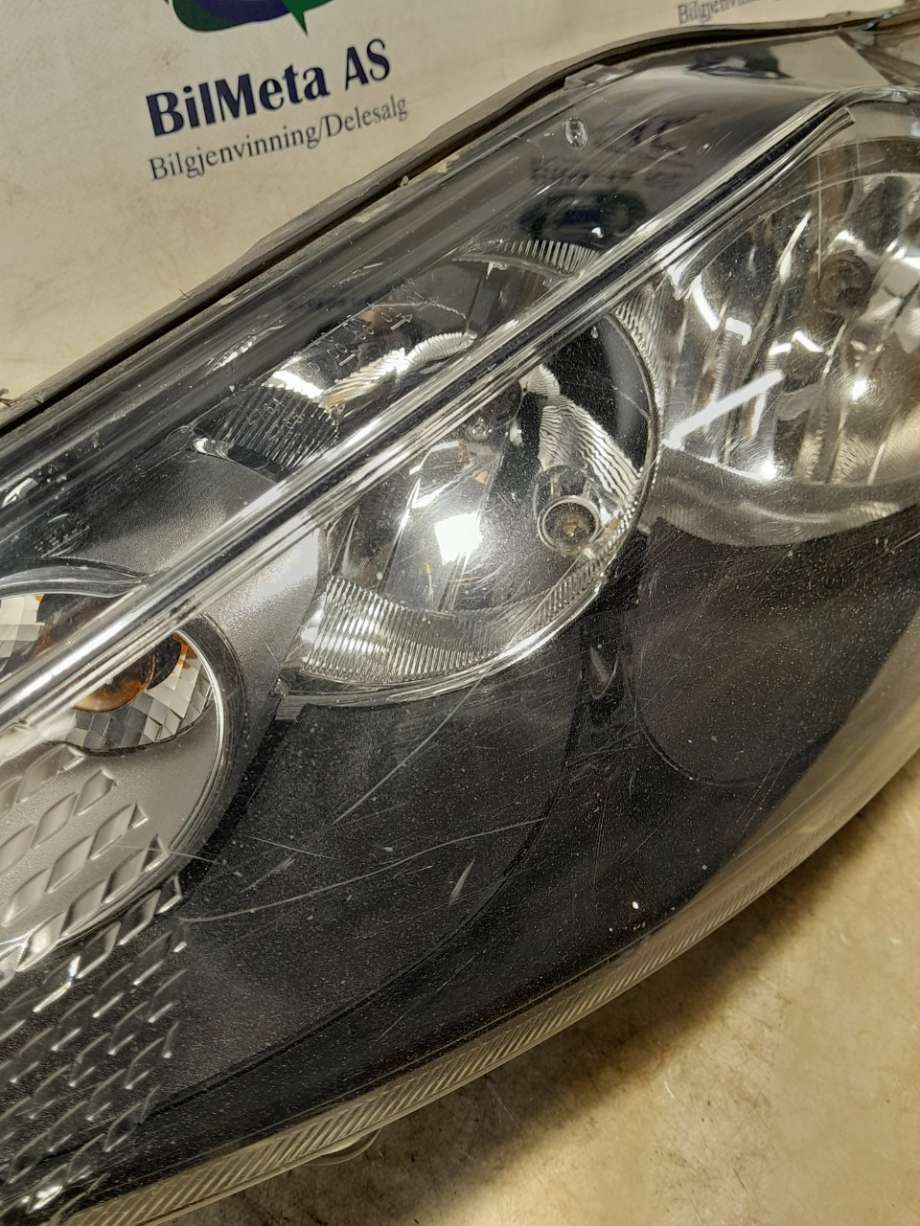 Frontlykt høyre halogen til Ford Fiesta 2008-2012 (Type VI, Fase 1)  (|8a6113w029aj)