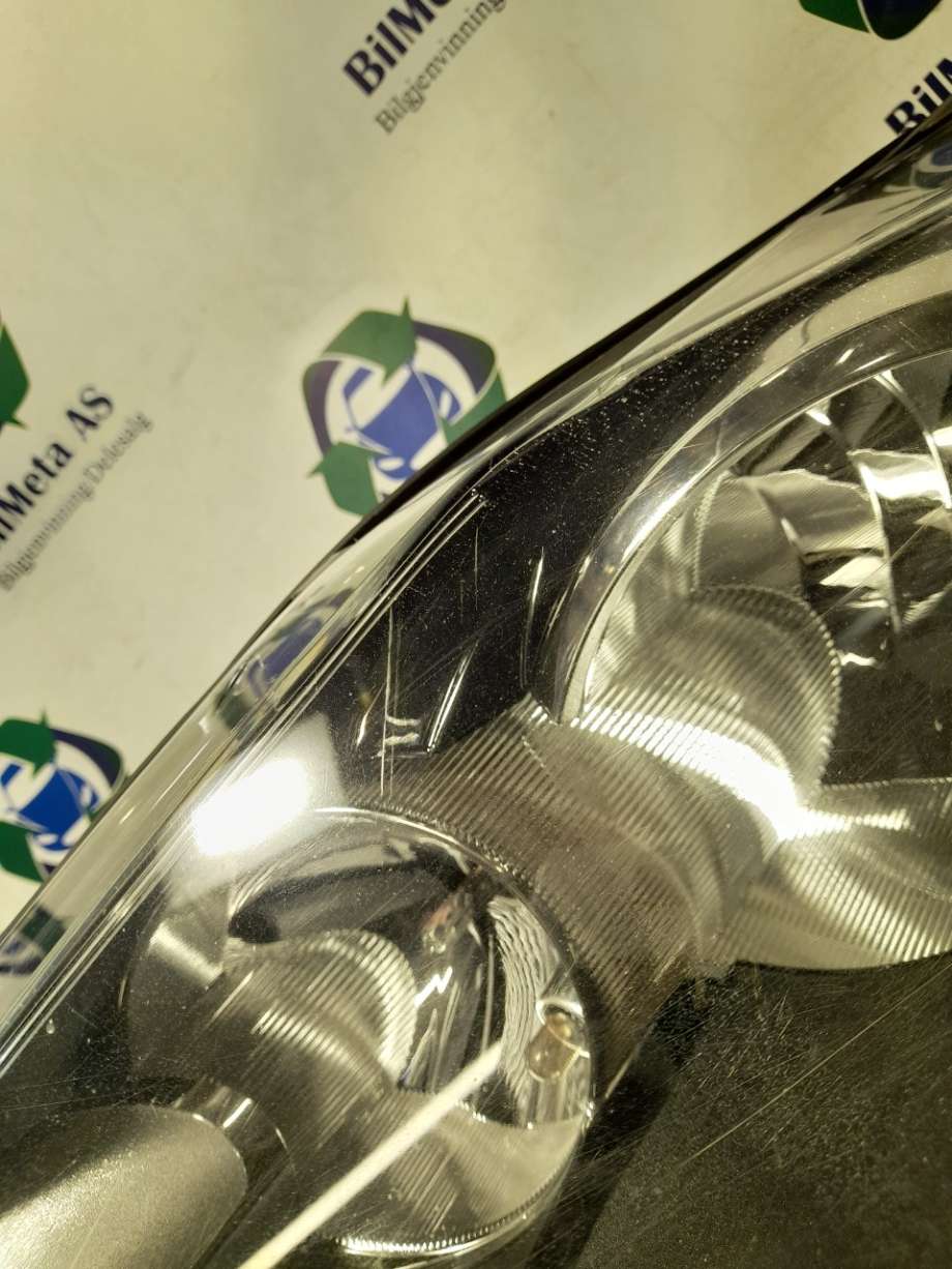 Frontlykt høyre halogen til Ford Fiesta 2008-2012 (Type VI, Fase 1)  (|8a6113w029aj)