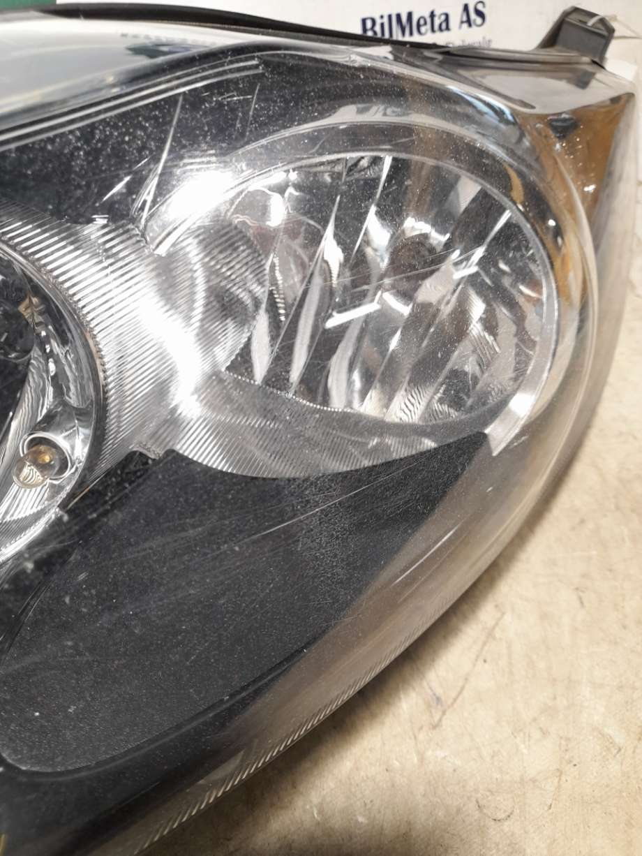 Frontlykt høyre halogen til Ford Fiesta 2008-2012 (Type VI, Fase 1)  (|8a6113w029aj)