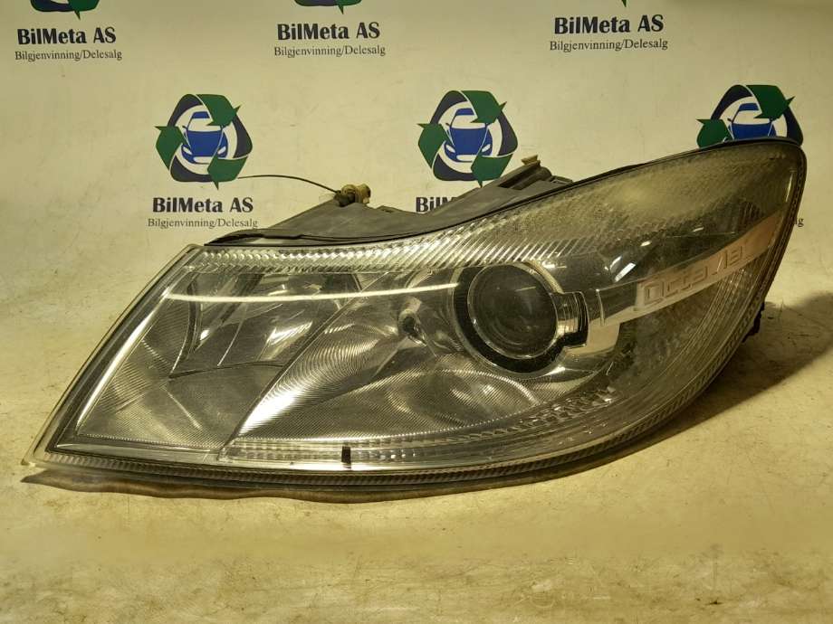 Frontlykt venstre xenon til Škoda Octavia 2005-2008 (Type II, Fase 1) (|1z1941015g)