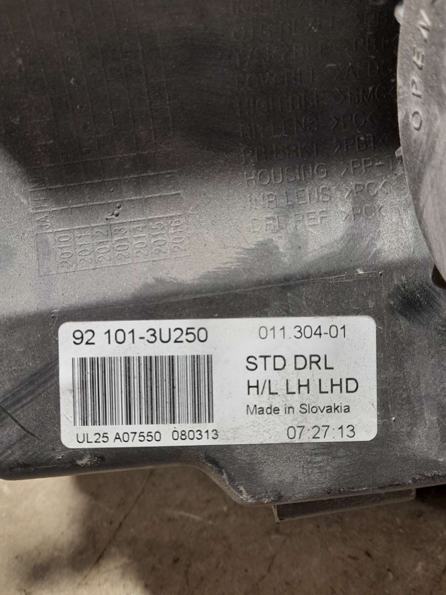 Frontlykt venstre halogen til Kia Sportage 2010-2016 (Type III) (|921013u250)