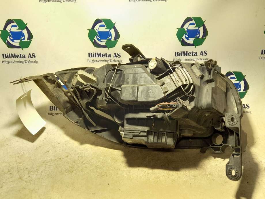 Frontlykt venstre xenon til BMW 1-Serie 2004-2011 (E81/E82/E87/E88) (E81/E82/E87/E88) (|63117170291)