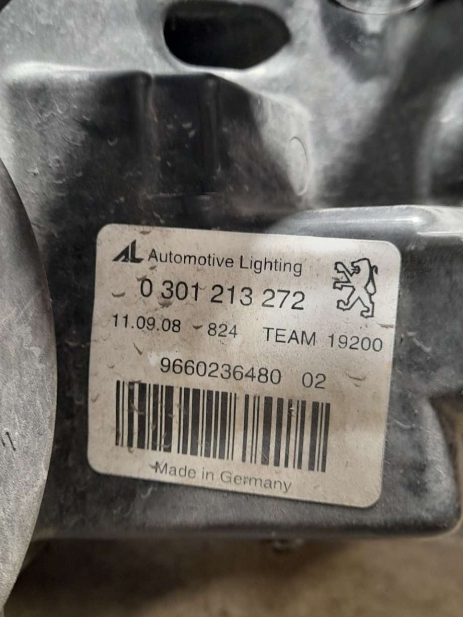 Frontlykt høyre xenon til Peugeot 407 2004-2010 (|0301213272)