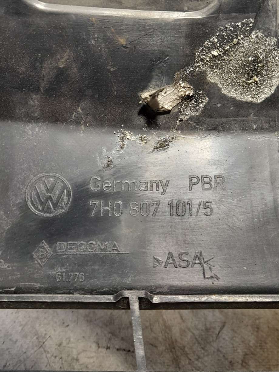 Grill til VW Transporter / Caravelle 2003-2009 (Fase 1) (T5) (T5) (|7h08071015)