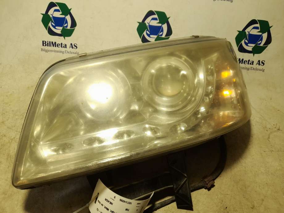 Frontlykt venstre halogen til VW Transporter / Caravelle 2003-2009 (Fase 1) (T5) (T5) 