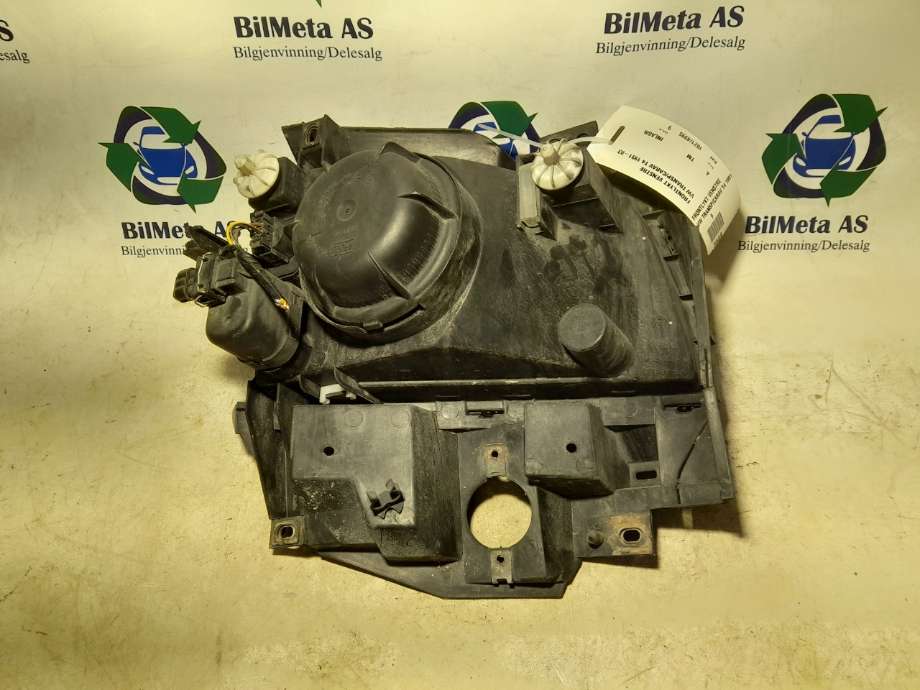 Frontlykt venstre halogen til VW Transporter / Caravelle 1990-2003 (T4) (T4) 