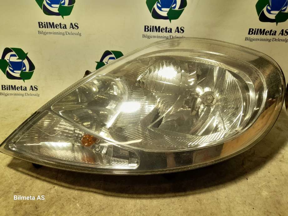 Frontlykt venstre halogen til Opel Vivaro A 2001-2006