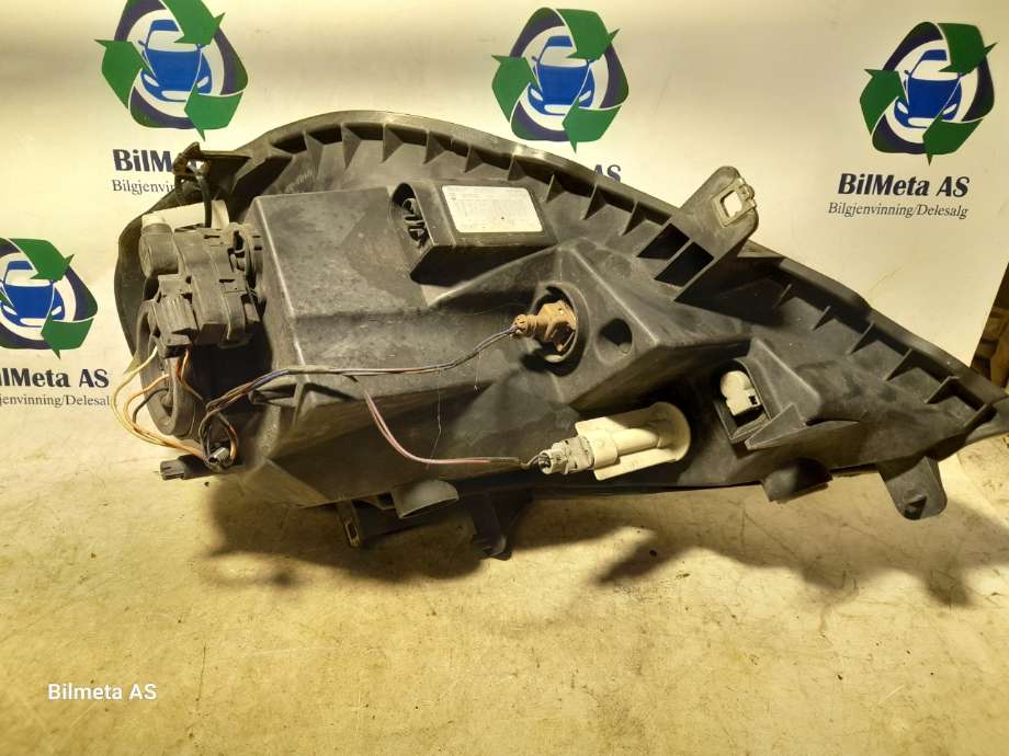 Frontlykt venstre halogen til Opel Vivaro A 2001-2006