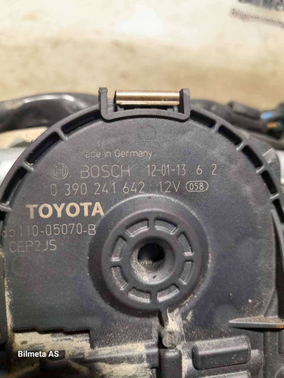 Viskermotor frontrute til Toyota Avensis 2009-2015 (Type III, Fase 1)  (|0390241642)