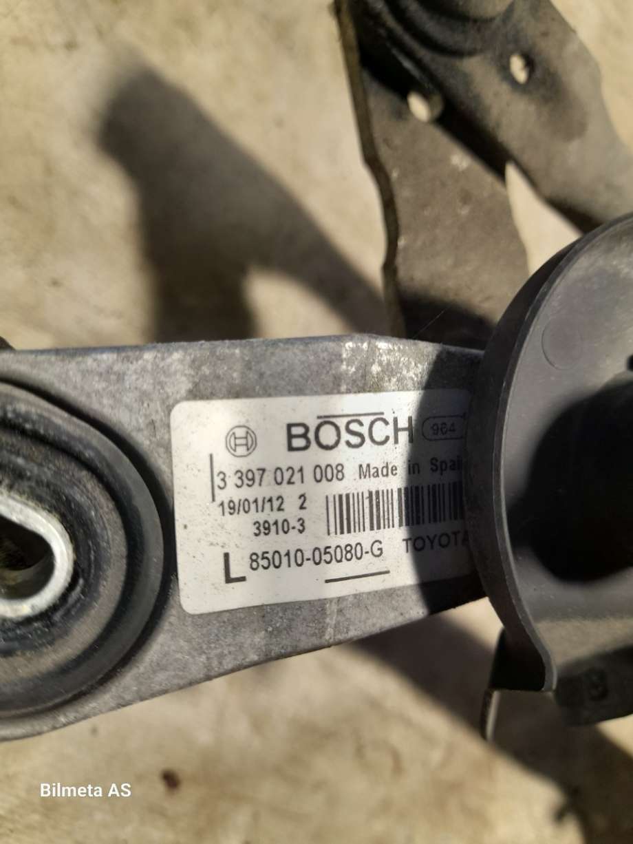 Viskermotor frontrute til Toyota Avensis 2009-2015 (Type III, Fase 1)  (|0390241642)