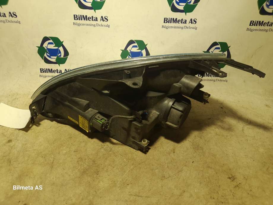 Frontlykt høyre halogen til Ford Fiesta 2002-2008 (Type V)  (|2s6x13w029aj)
