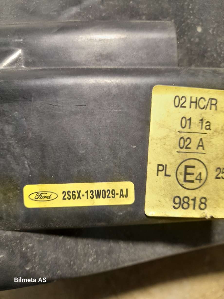 Frontlykt høyre halogen til Ford Fiesta 2002-2008 (Type V)  (|2s6x13w029aj)