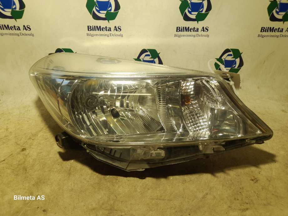 Frontlykt høyre halogen til Toyota Yaris 2012-2014 (Type III, Fase 1)