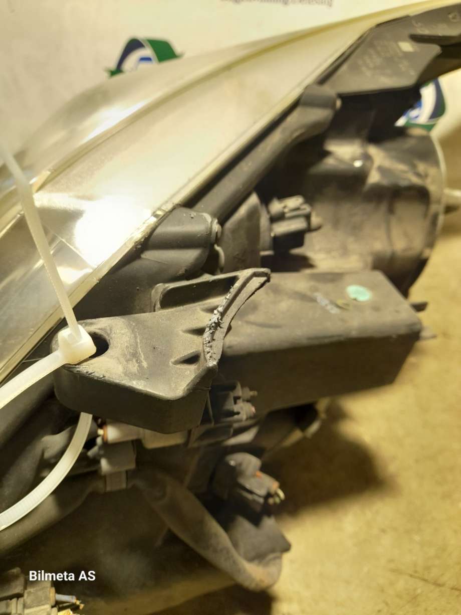 Frontlykt høyre xenon til Toyota Avensis 2009-2015 (Type III, Fase 1)  