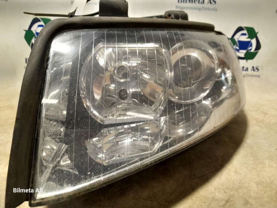 Frontlykt venstre halogen til Audi A4 2001-2004 (Type II) (B6) (B6) (|8e0941003F)