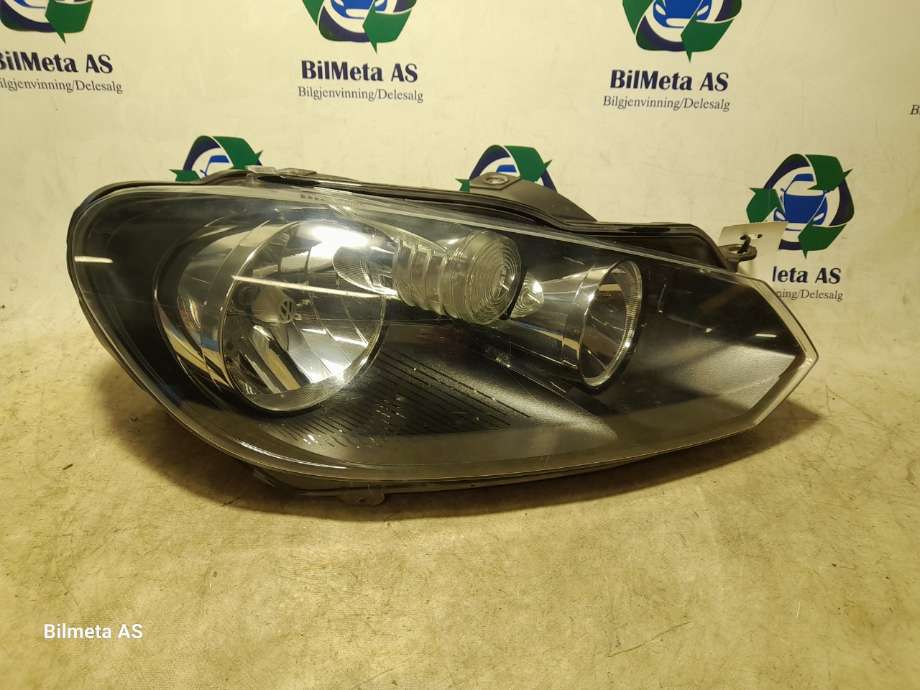 Frontlykt høyre halogen til VW Golf VI 2008-2012