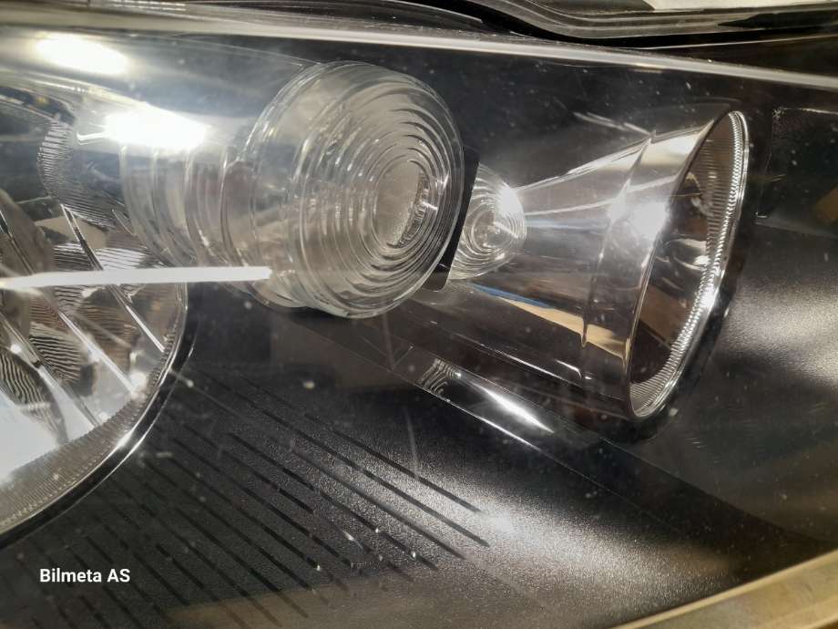 Frontlykt høyre halogen til VW Golf VI 2008-2012