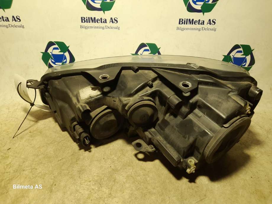 Frontlykt høyre halogen til VW Golf VI 2008-2012
