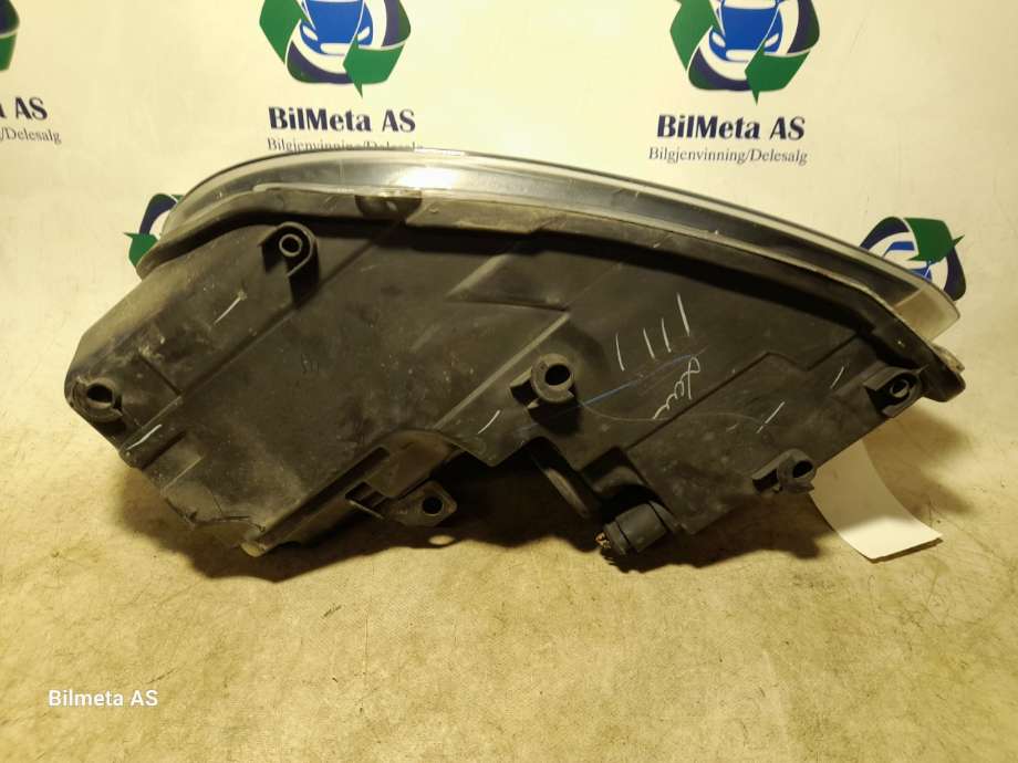 Frontlykt høyre halogen til VW Golf VI 2008-2012