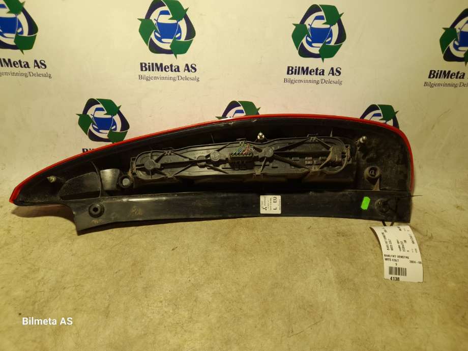 Baklykt venstre til Mitsubishi Colt 2004-2008 (Type VII, Fase 1)  (|8330a233)