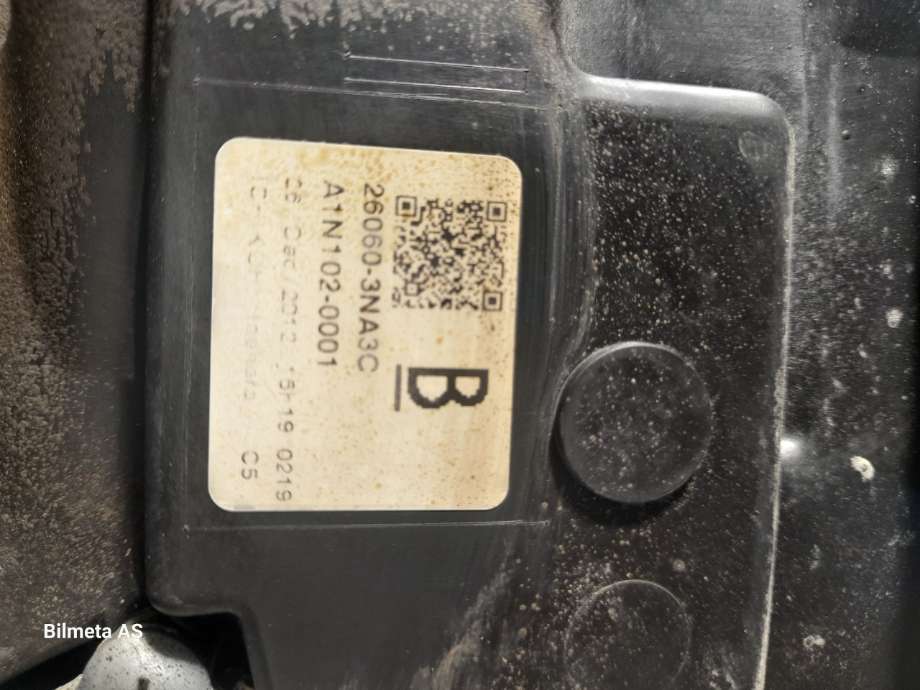 Frontlykt venstre halogen til Nissan Leaf 2011-2017 (Type I)  (|2600603na3c)