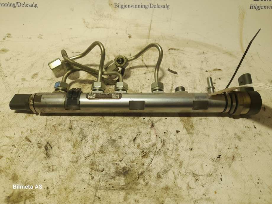 Dyseskinne (fuelrail) til BMW 1-Serie 2011-2015 (Fase 1) (F20/F21) (F20/F21) (|780912705|0445214182)