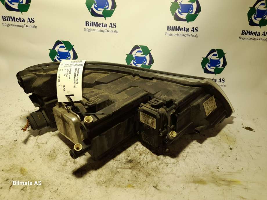 Frontlykt venstre xenon til Škoda Octavia 2005-2008 (Type II, Fase 1) (|1z1941015g)