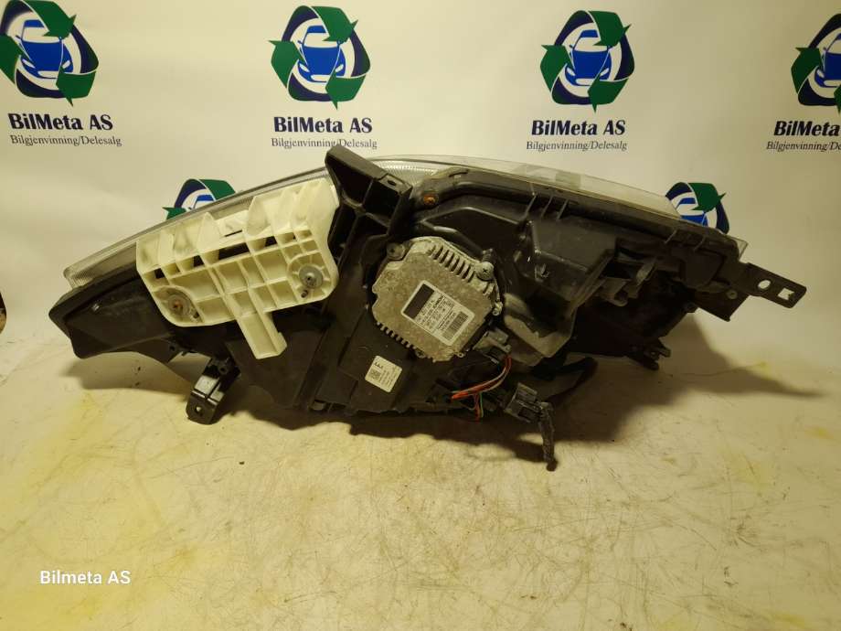 Frontlykt venstre halogen til Nissan Leaf 2011-2017 (Type I)