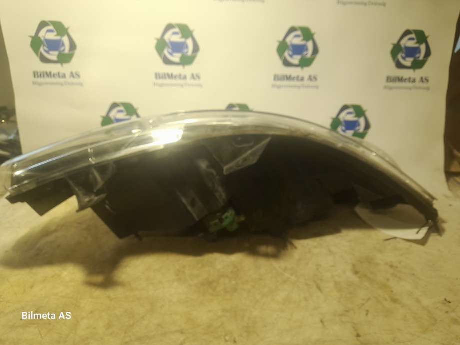 Frontlykt høyre halogen til Renault Master 2010-2013 (Type III, Fase 1)  (|260106869r)