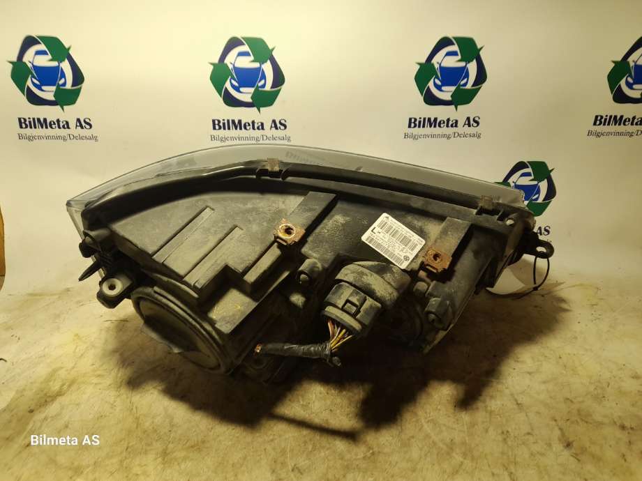 Frontlykt venstre xenon til VW Transporter / Caravelle 2003-2009 (Fase 1) (T5) (T5) (|7E5941017B)