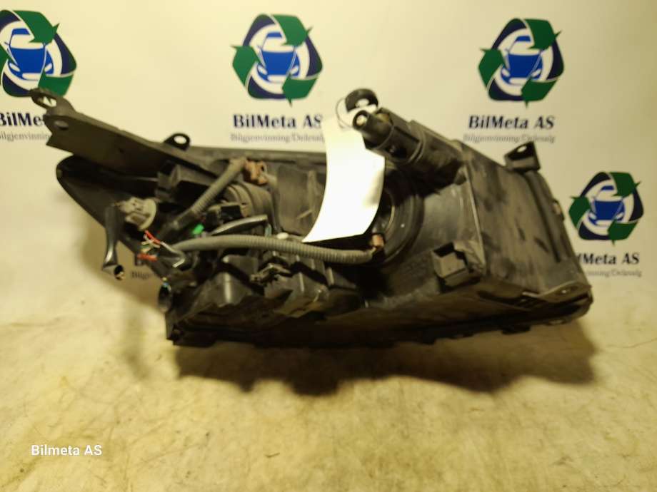 Frontlykt venstre halogen til Toyota RAV4 2006-2009 (Type III, Fase 1)  