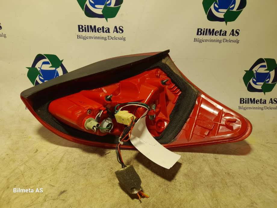 Baklykt venstre til Toyota RAV4 2006-2009 (Type III, Fase 1)