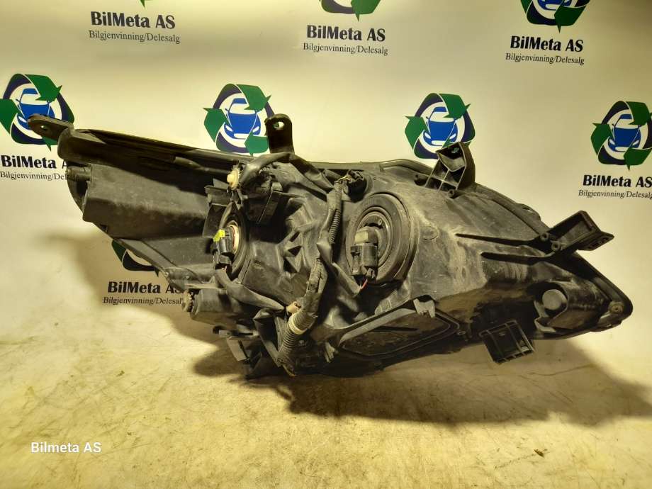 Frontlykt venstre halogen til Toyota Verso 2009-2016 (Type III)  