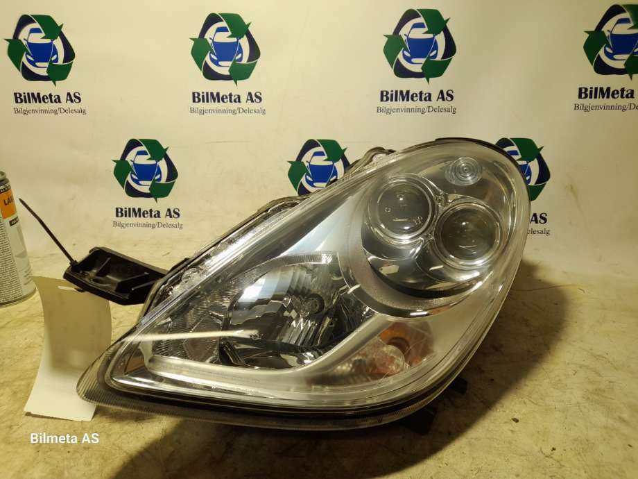 Frontlykt venstre halogen til Mitsubishi i-MiEV 2010-->>