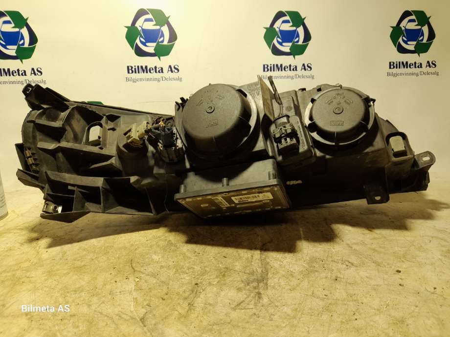 Frontlykt venstre xenon til Volvo XC70 2001-2004 (Type I, Fase 1)  (|30655905)