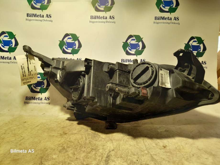 Frontlykt venstre halogen til Opel Astra J 2010-2015  (|13253646|1eg01001101)