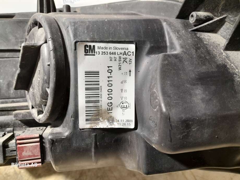 Frontlykt venstre halogen til Opel Astra J 2010-2015  (|13253646|1eg01001101)