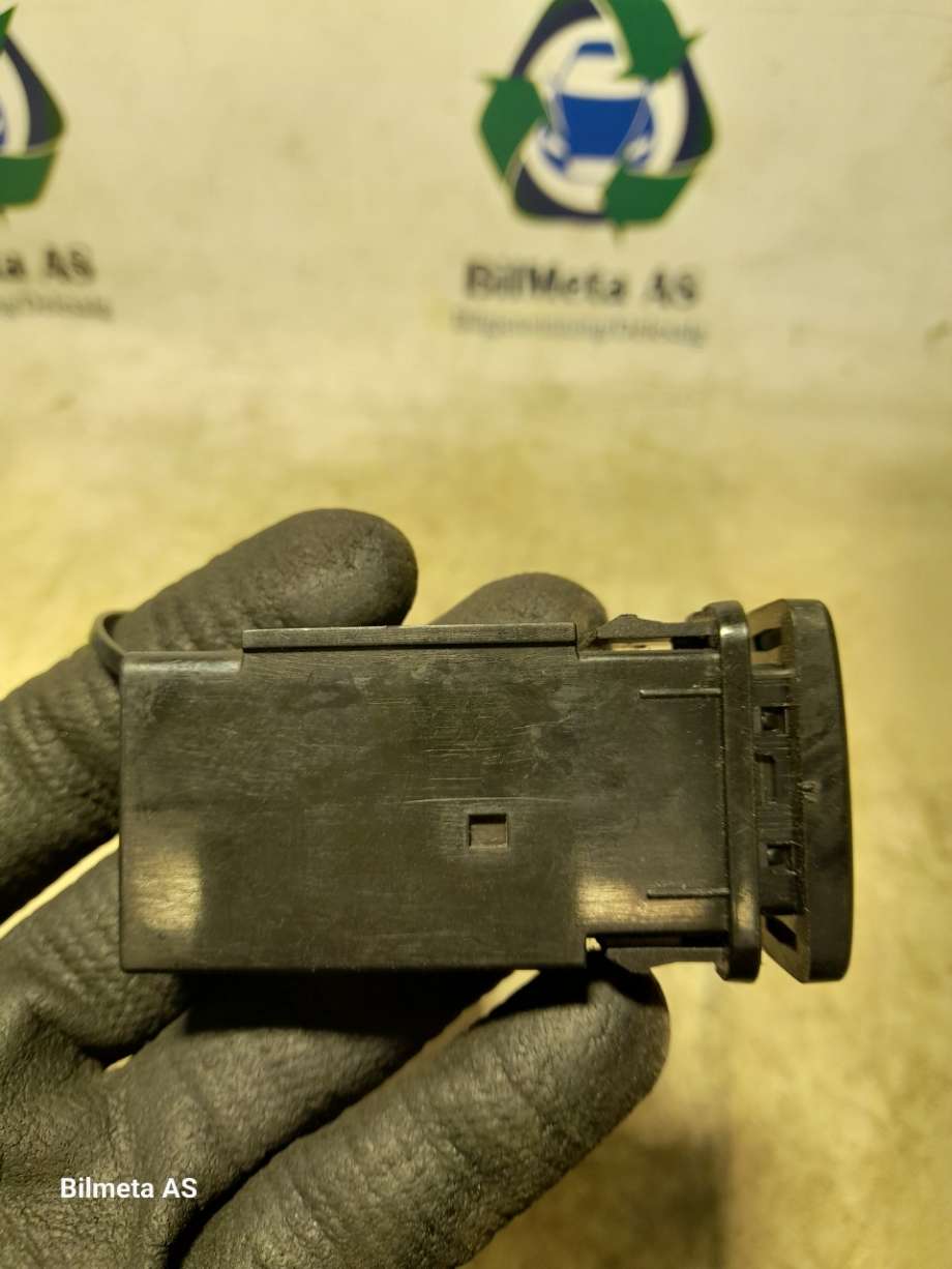 Bryter tåkelys til Toyota Land Cruiser 120 2002-2009  (|15A333)