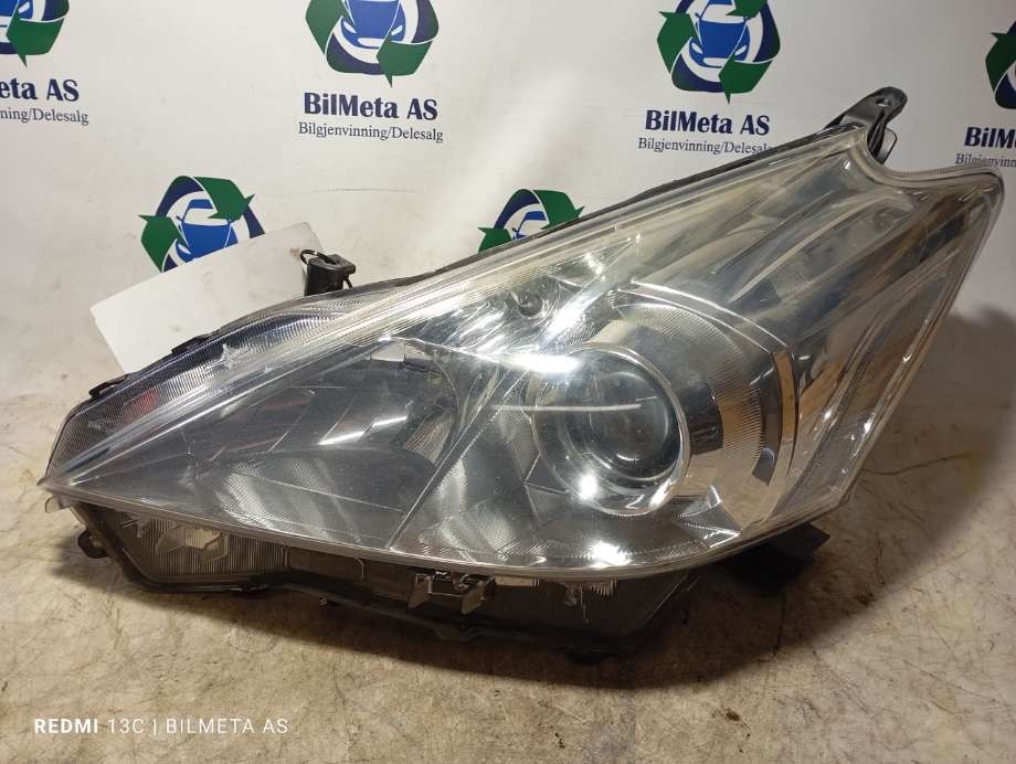 Frontlykt venstre halogen til Toyota Prius +7 2012-2020 (Type III) (stasjonsvogn) (stasjonsvogn)