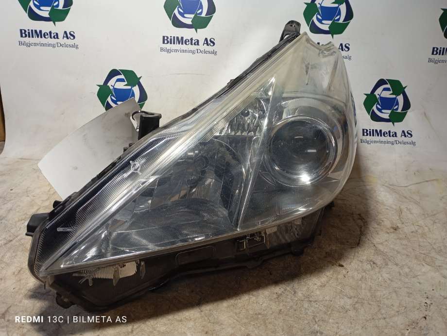 Frontlykt venstre halogen til Toyota Prius +7 2012-2020 (Type III) (stasjonsvogn) (stasjonsvogn)