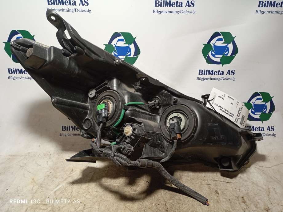 Frontlykt venstre halogen til Toyota Prius +7 2012-2020 (Type III) (stasjonsvogn) (stasjonsvogn)