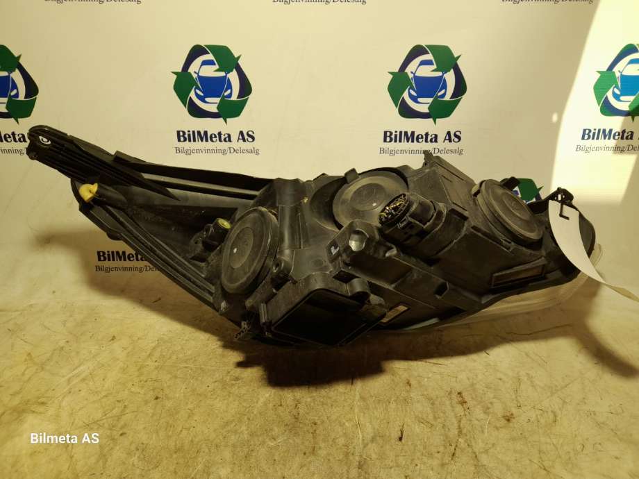 Frontlykt venstre halogen til Ford Focus 2014-2018 (Type III, Fase 2)  (|F1EB13W030AF)