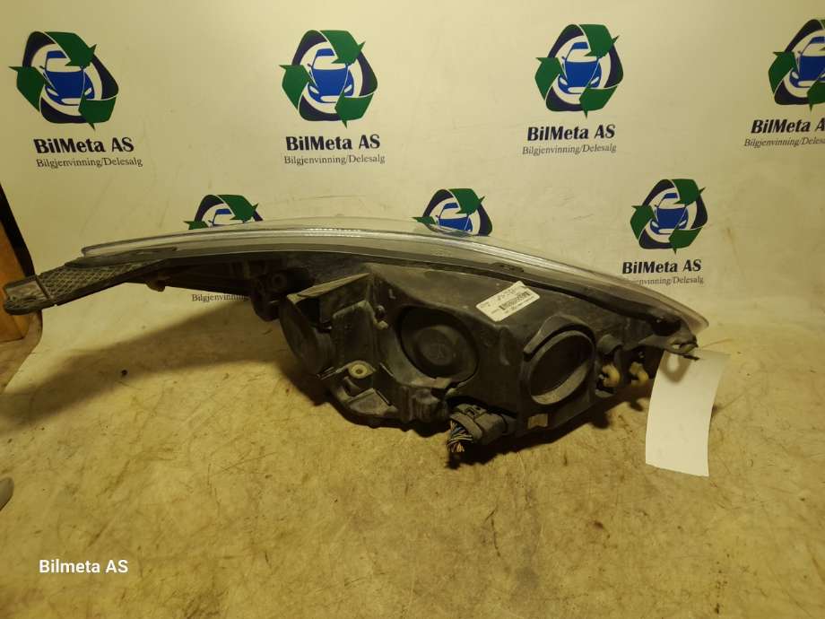 Frontlykt venstre halogen til Ford Focus 2011-2014 (Type III, Fase 1)  (bm5113w030|)