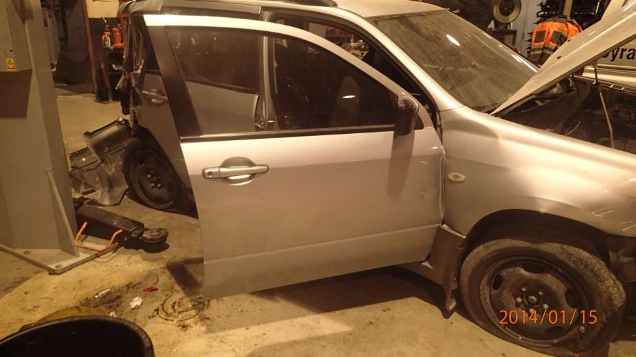 Mitsubishi Outlander 2003-2006 (Type I) delebil , Motorkode: , Girkassekode: 