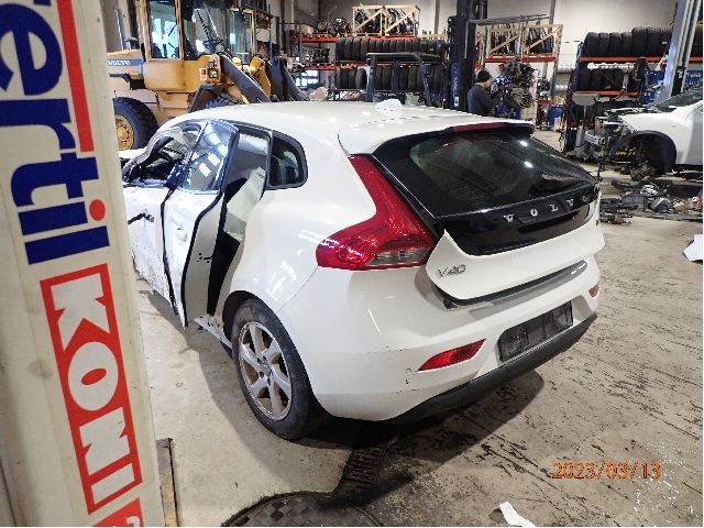 Volvo V40 2012-2019 , Motorkode: D4162T, Girkassekode: 36013602