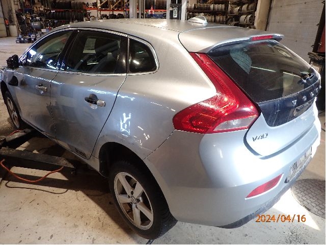 Volvo V40 2012-2019 , Motorkode: D4162T, Girkassekode:
