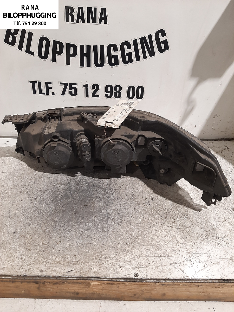 Frontlykt høyre halogen til Renault Laguna 2005-2007 (Type II, Fase 2)  (Grandtour  ( K74 )  1,9 dci||8200481197)