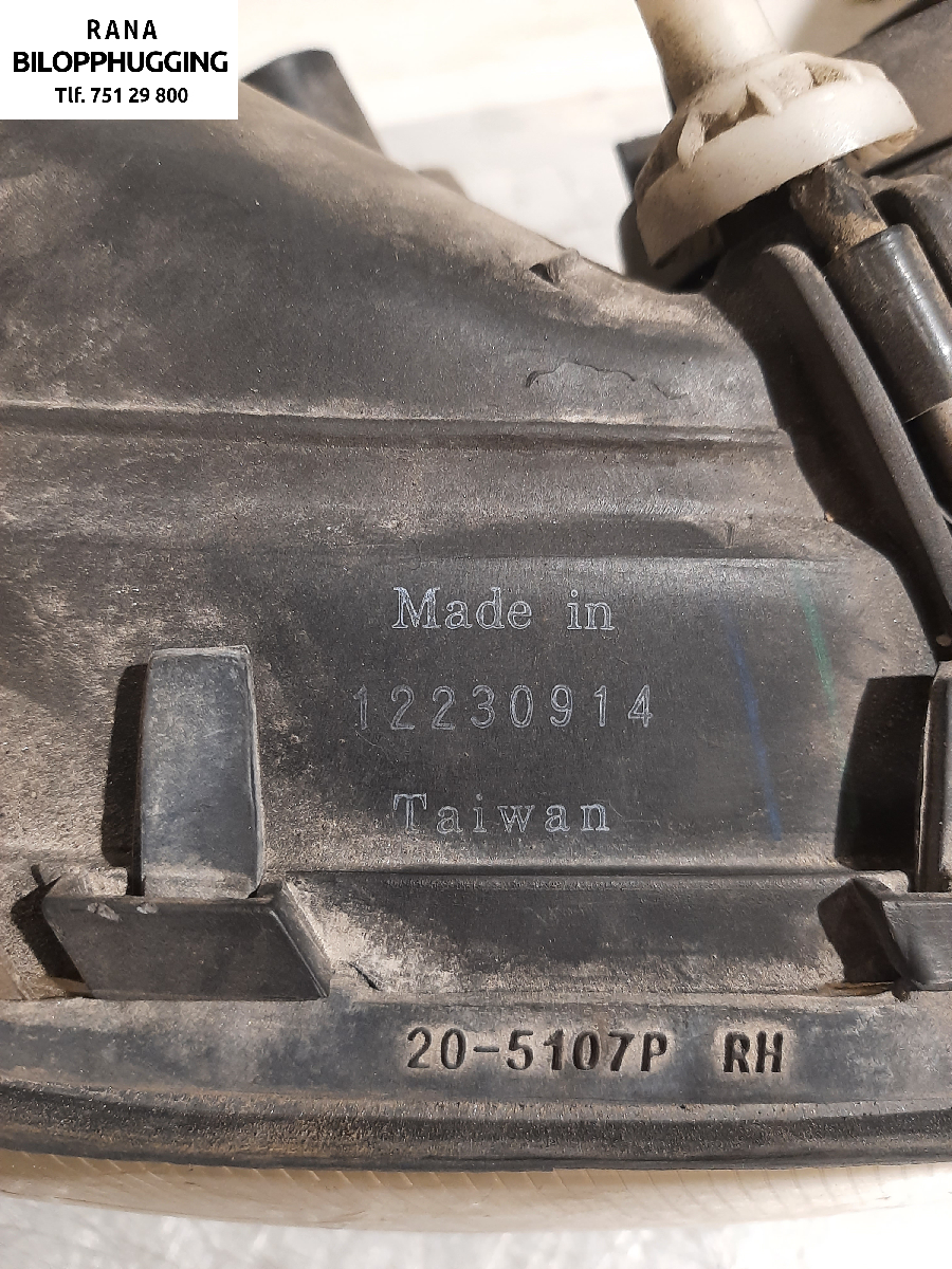 Frontlykt høyre halogen til Opel Omega B 1994-1999