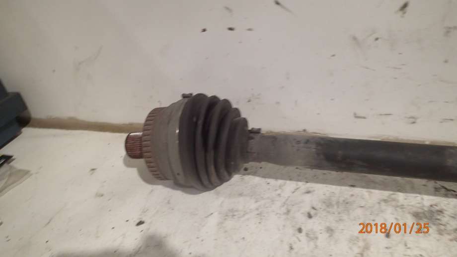 Drivaksel venstre foran til Audi A4 2004-2008 (Type III) (B7) (B7) (2,0 TDI Quatro||8E0407271AR)